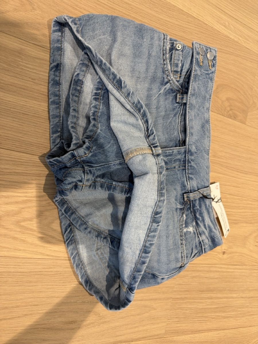 Stradivarius Jeans: Jeans Shorts Grösse 34 neu – Neu und originalverpackt aus Altstätten SG von Vvanessa_ 2