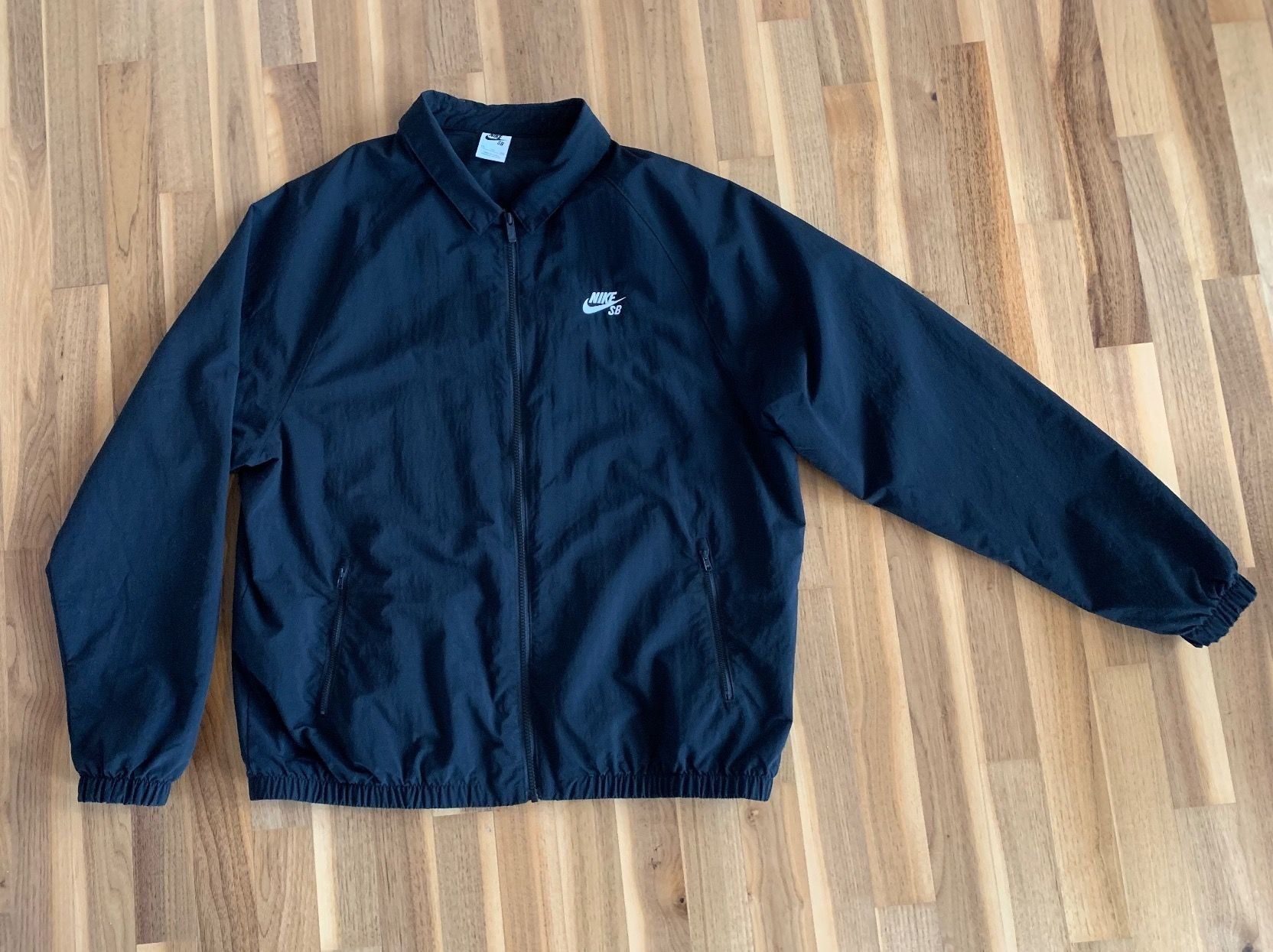Nike Giacche: Leichte Jacke Nike SB – Usato da Zäziwil venduto da Lesny3
