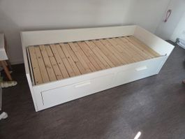 BRIMNES Tagesbett weiss 16x200cm mit Schubladen guter Zustan