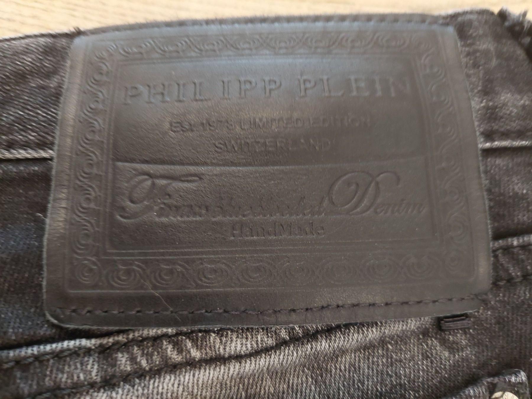 Jeans: Jeans Schwarz – Usato da Gunzwil venduto da 11G11 3