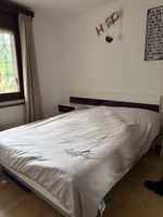 Bettgestell mit Nachttisch und Lattenrost 140x200 cm
