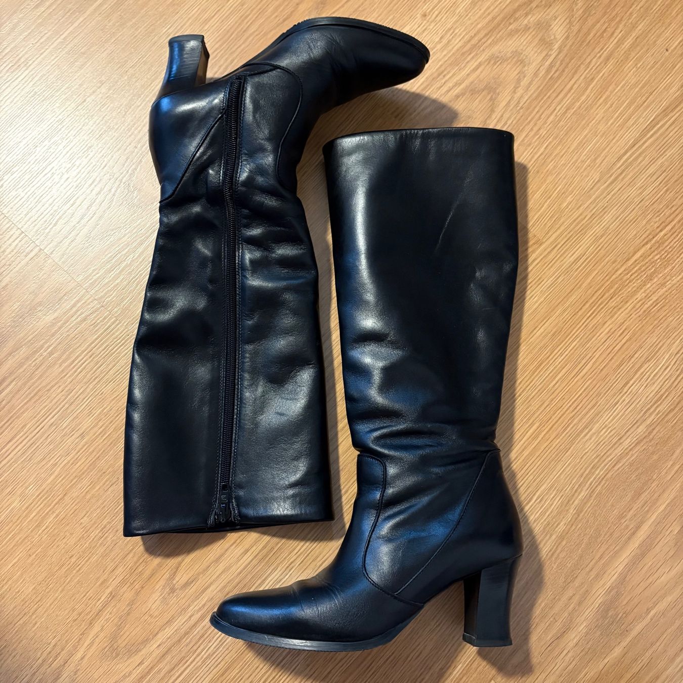Scarpe da donna: Carina schwarze Lederstiefel 36 – Nuovo (secondo la descrizione) da Chesalles-sur-Oron venduto da poppyscloset