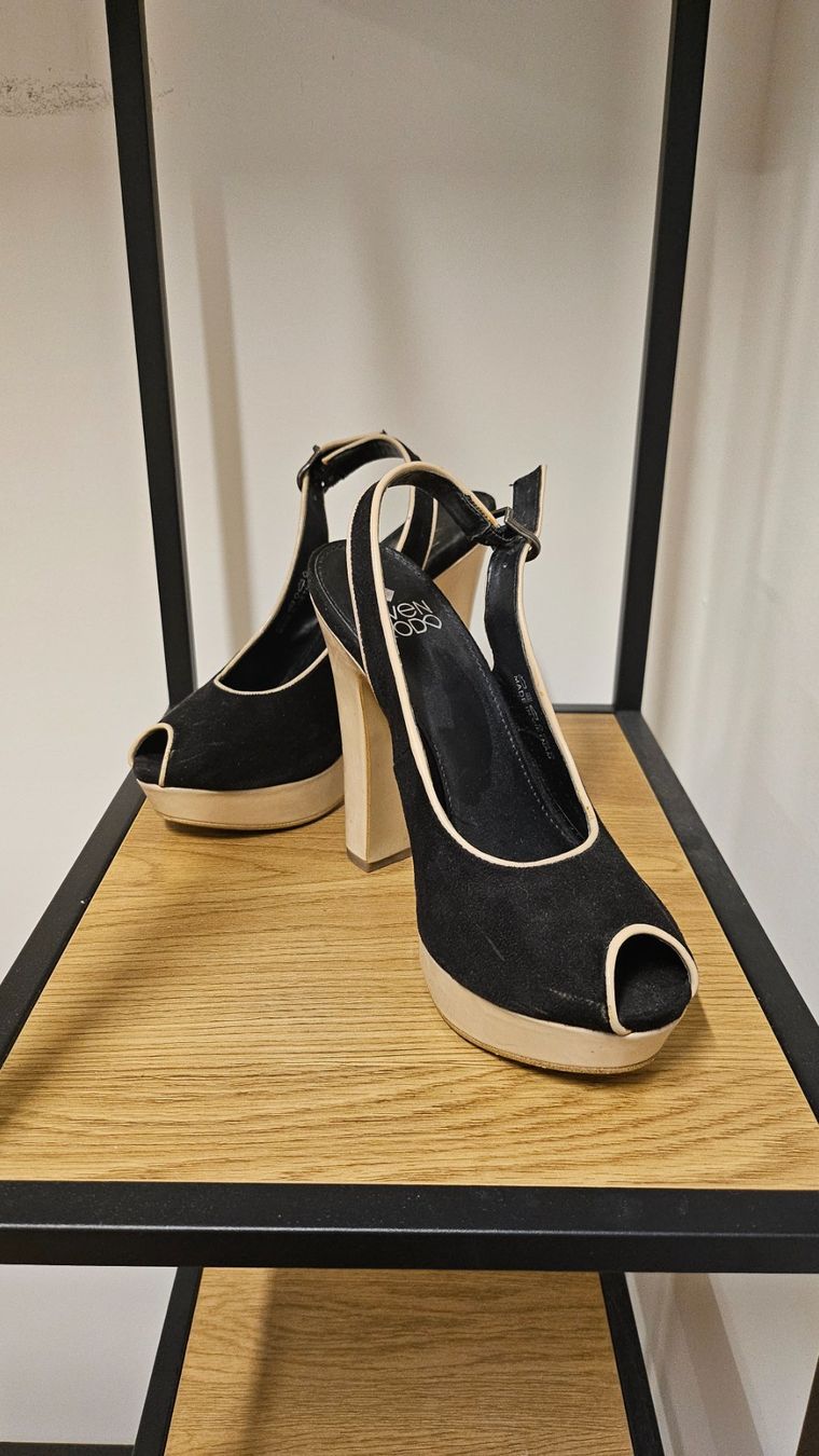 Scarpe da donna: Tolle Absatzschuhe Gr. 38 – Usato da Zürich venduto da yas_fzk2