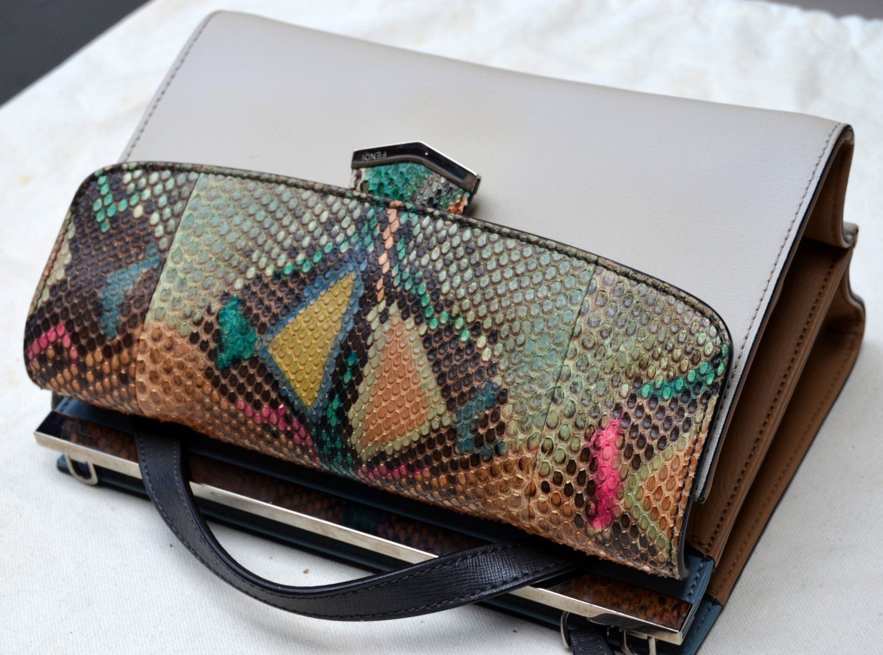 Fendi Taschen für Damen: Fendi Python Demi Jour Tasche / sac – Gebraucht aus Collonges von Auganien 2