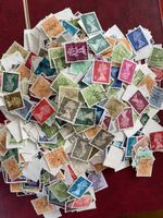 Briefmarken Konvolut Queen Elizabeth II, 69 Gramm 