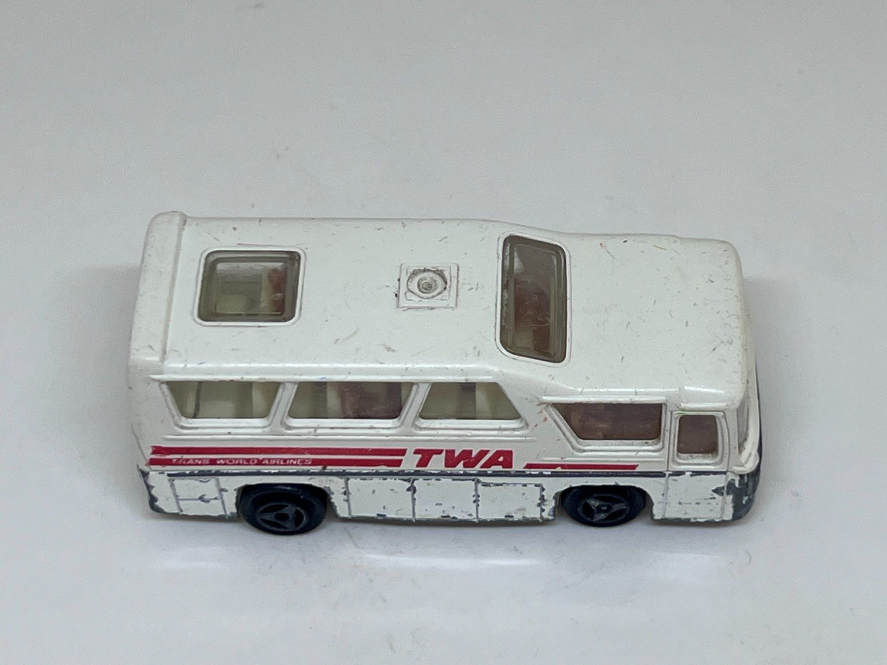 Majorette Modellini d'auto: Majorette Minibus #100 – Usato da Wildegg venduto da LaaBoutique 1