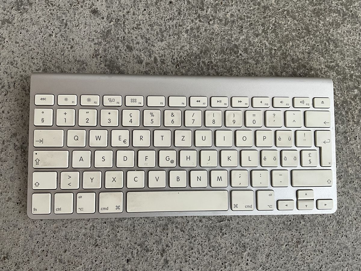 Apple Tastiere: Apple Wireless Keyboard A1314 Schweizer Layout gebraucht – Usato da Thal venduto da nocheli