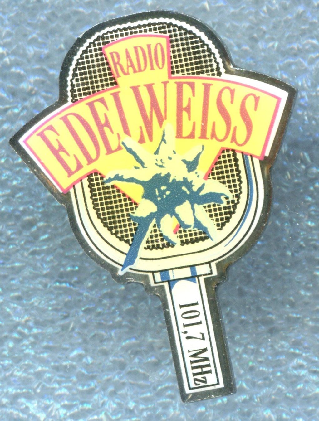 Placchette & Badge: RADIO EDELWEISS  101,7 MHz – Usato da Winterthur venduto da Sammleroase