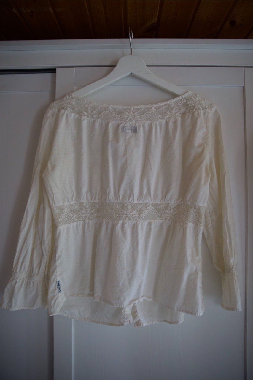 Armani Camicette: Armani Bluse mit Spitzeneinsatz, Gr. S, 100% Baumwolle – Usato da Titterten venduto da fra_v27g 2