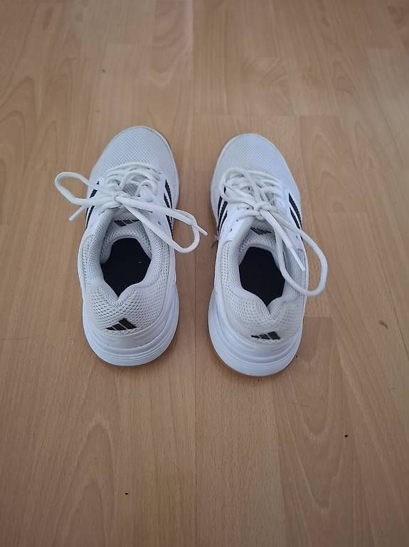 Scarpe da uomo: Hallenturnschuhe Adidas Gr. 37 1/3 – Usato da Lyssach venduto da butterfly065 3