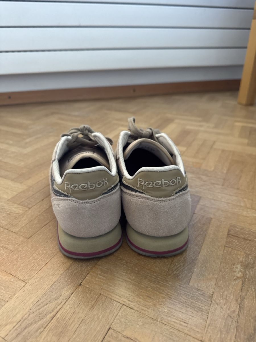 Reebok Scarpe da uomo: Baskets Reebok Classic Leather beige état correct – Usato da Lausanne venduto da DatNoize 2