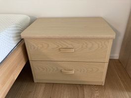 2 Nachttischchen