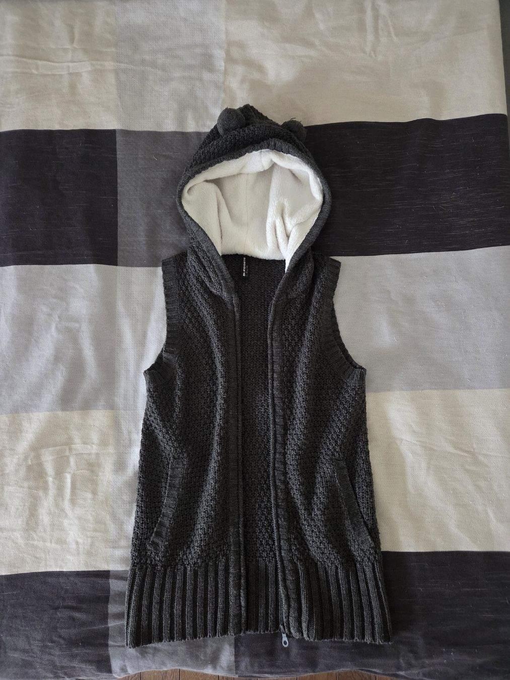 Katzenbaum - Kratzbaum: Strickweste – Gebraucht aus Rickenbach-Sulz von Bacardibabe
