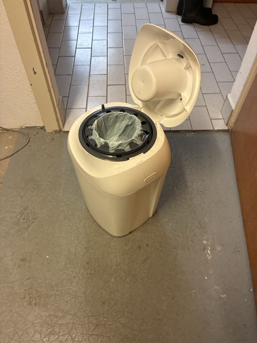 Tommee Tippee Cestini per rifiuti: Poubelle à couches – Usato da vouvry venduto da jygga 2