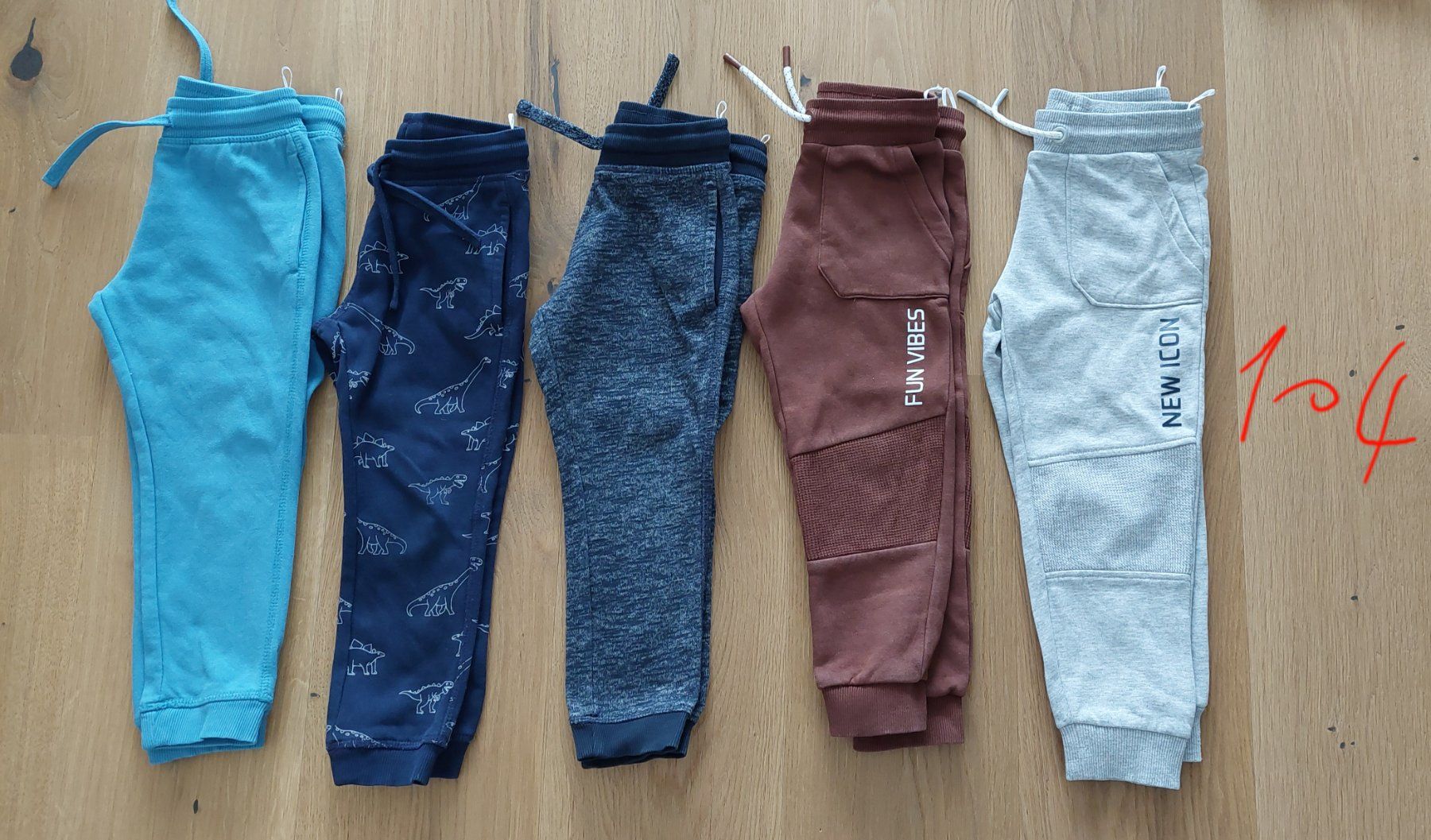C&A Pantaloni: Jogginghose Gr. 104 – Usato da Uetikon am See venduto da sahra777