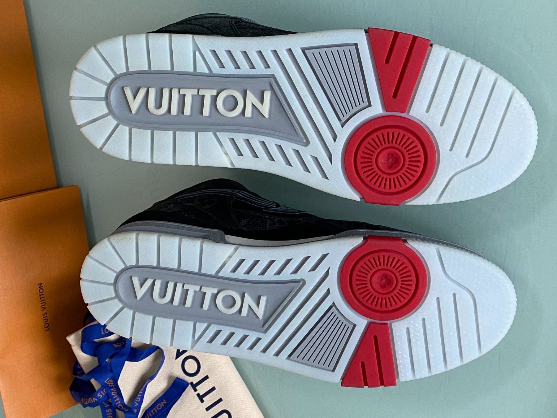 Louis Vuitton Scarpe da uomo: LOUIS VUITTON Eclipse Monogramm Leder Mid Sneakers 43.5 NEU – Nuovo e nell'imballaggio originale da Kreuzlingen venduto da kruezbiz 7