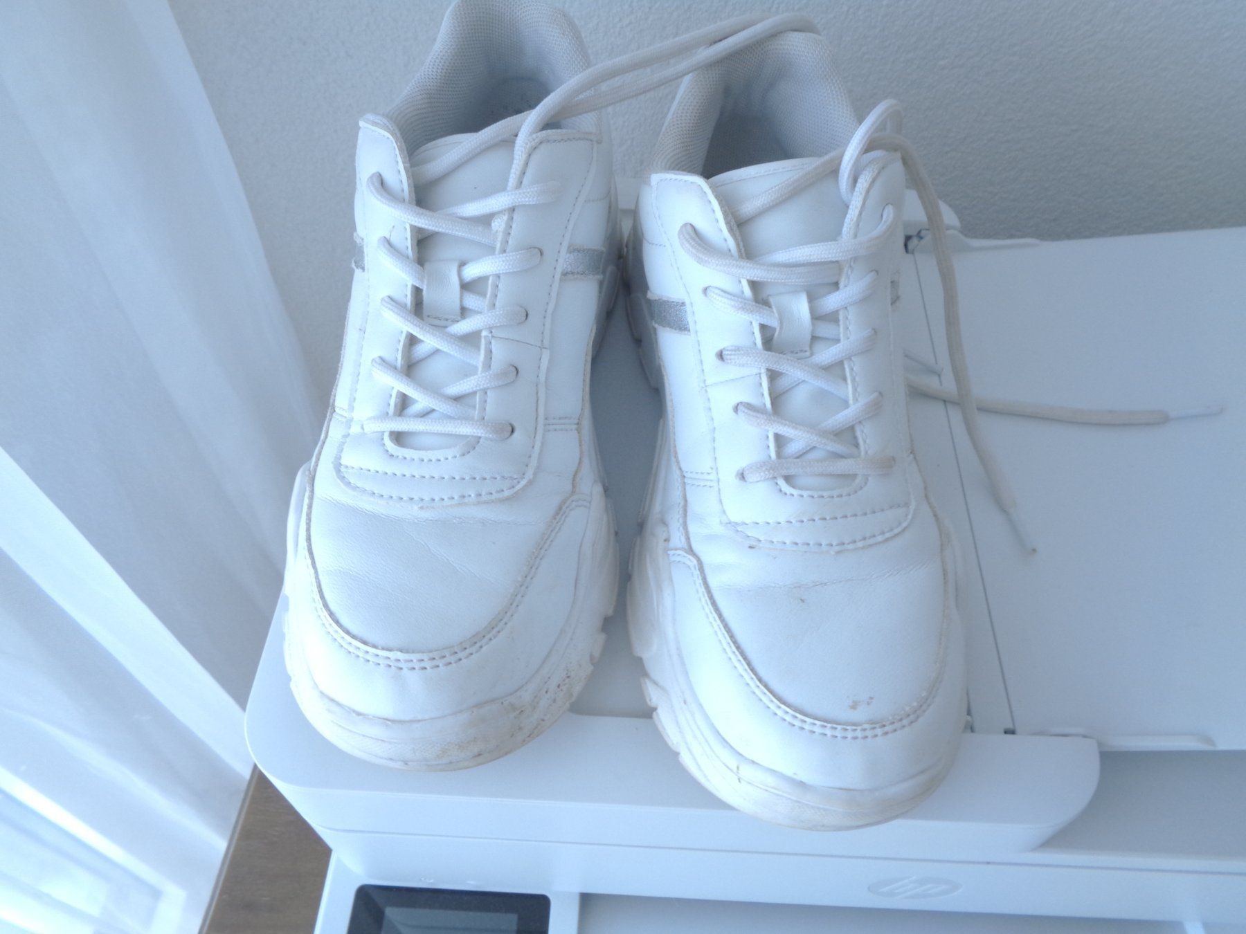 Scarpe da donna: Venice Sneaker weiss Grösse 37 – Usato da Bern venduto da Mobi98 1
