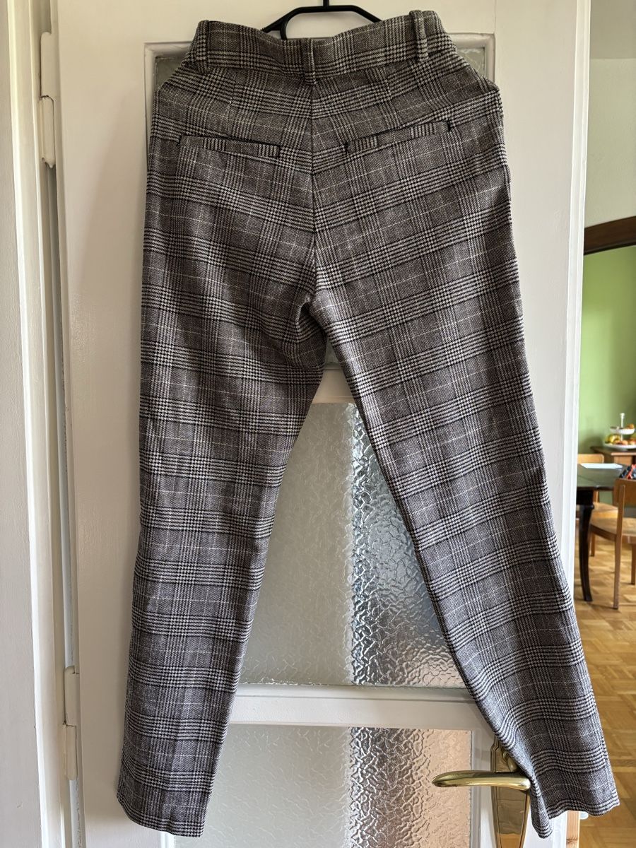 H&M Hosen: Pantalon H&M – Gebraucht aus Neuchâtel von cam_lf7y 1