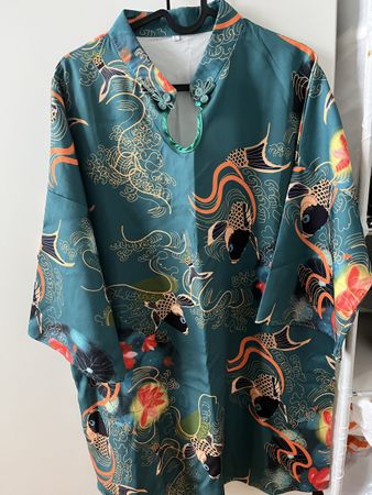 Asiatisches Top mit Koi-Karpfen Muster, Grösse M/L