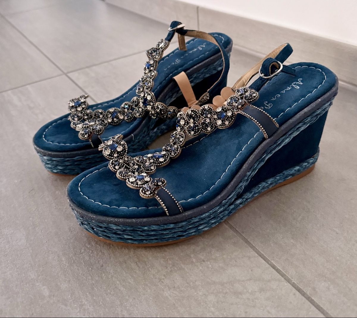 Scarpe da donna: Alma en pena Sandalen – Nuovo (secondo la descrizione) da Davesco-Soragno venduto da tin_6xjv