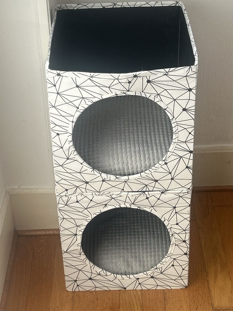 Cucce & Letti: Bac de rangement décoratif avec coussin intégré pour chats – Usato da St-Prex venduto da mar_f6t6