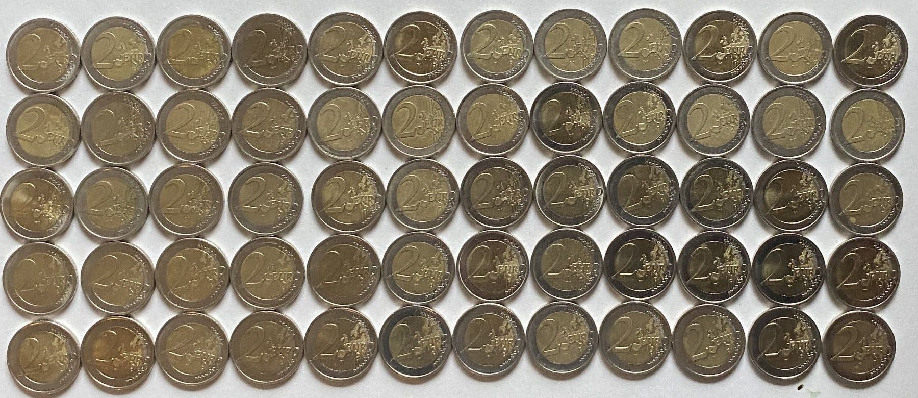 60 Pièces de 2 Euros divers pays voir photos (Neu (gemäss Beschreibung ...
