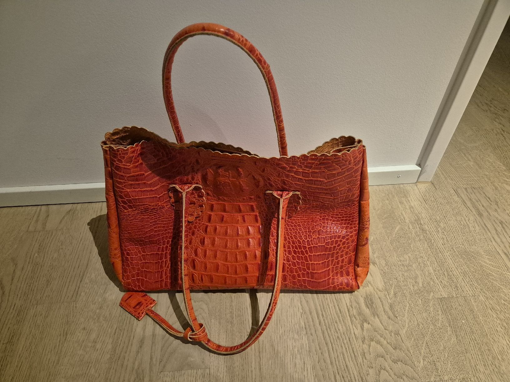Taschen für Damen: Rote Furla Handtasche – Gebraucht aus Wettswil von Madsor 1