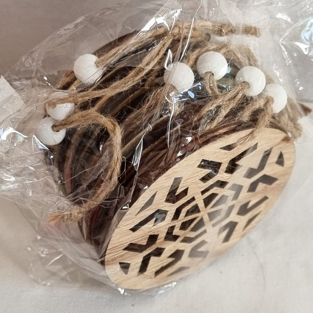 Tutte le decorazioni: 9 Stk.Originalverpackte Holz Mandala mit Schur / 7, 7 cm – Nuovo e nell'imballaggio originale da Rupperswil venduto da moni_2024