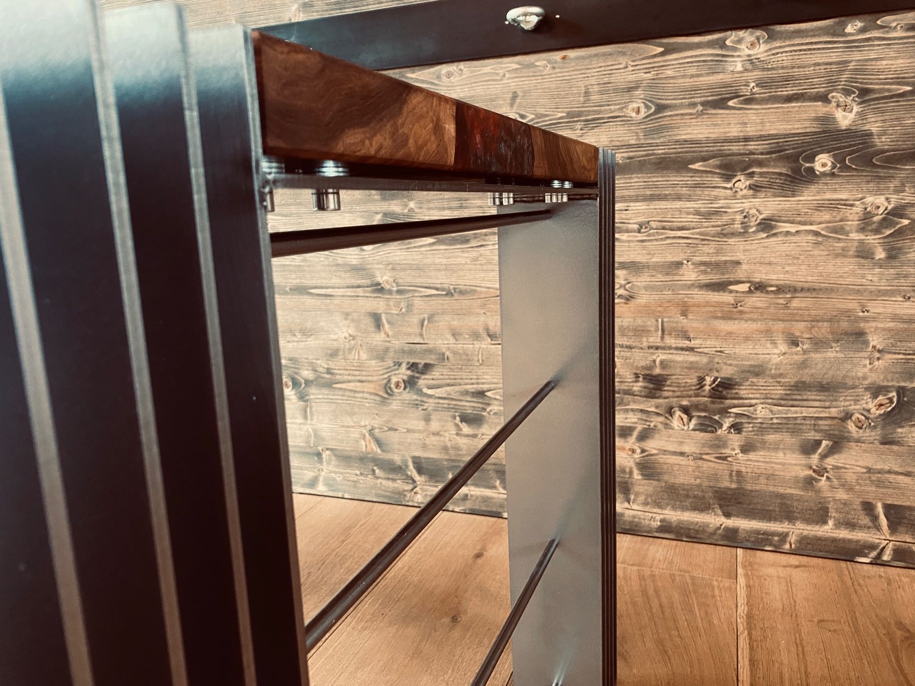 Tavoli: Nussbaum wood and epoxy dining table - beautiful & unique – Nuovo (secondo la descrizione) da Unterseen venduto da Drewski 4