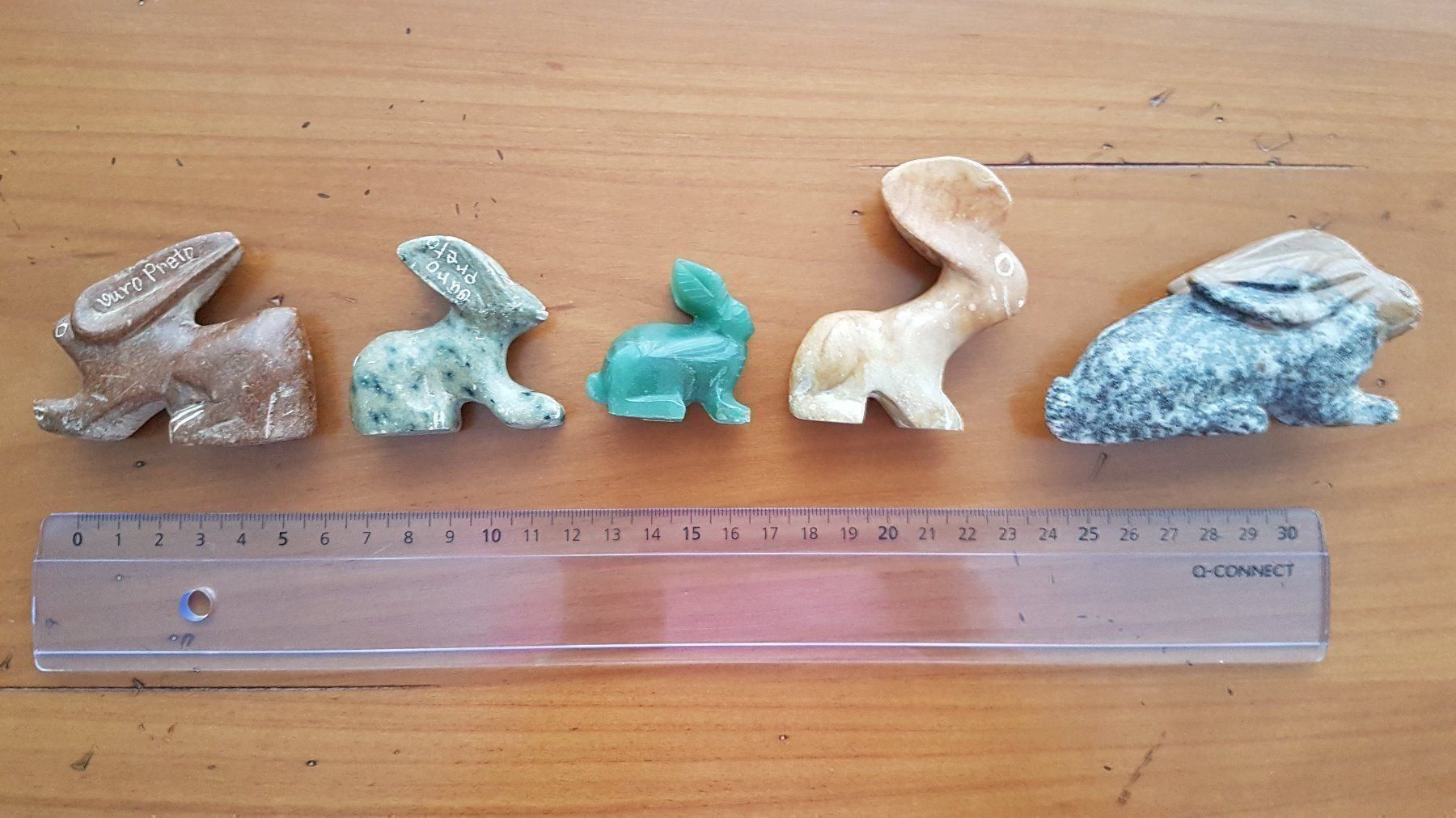 Alle Dekorationen: Hasen Sammlung aus Stein 5 Stück Deko – Gebraucht aus Buchrain von rom_r5bh 1