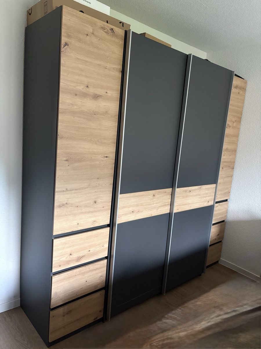 Armoires: Kleiderschrank /Holzoptik – D'occasion à Staufen par ale_z6yr 2