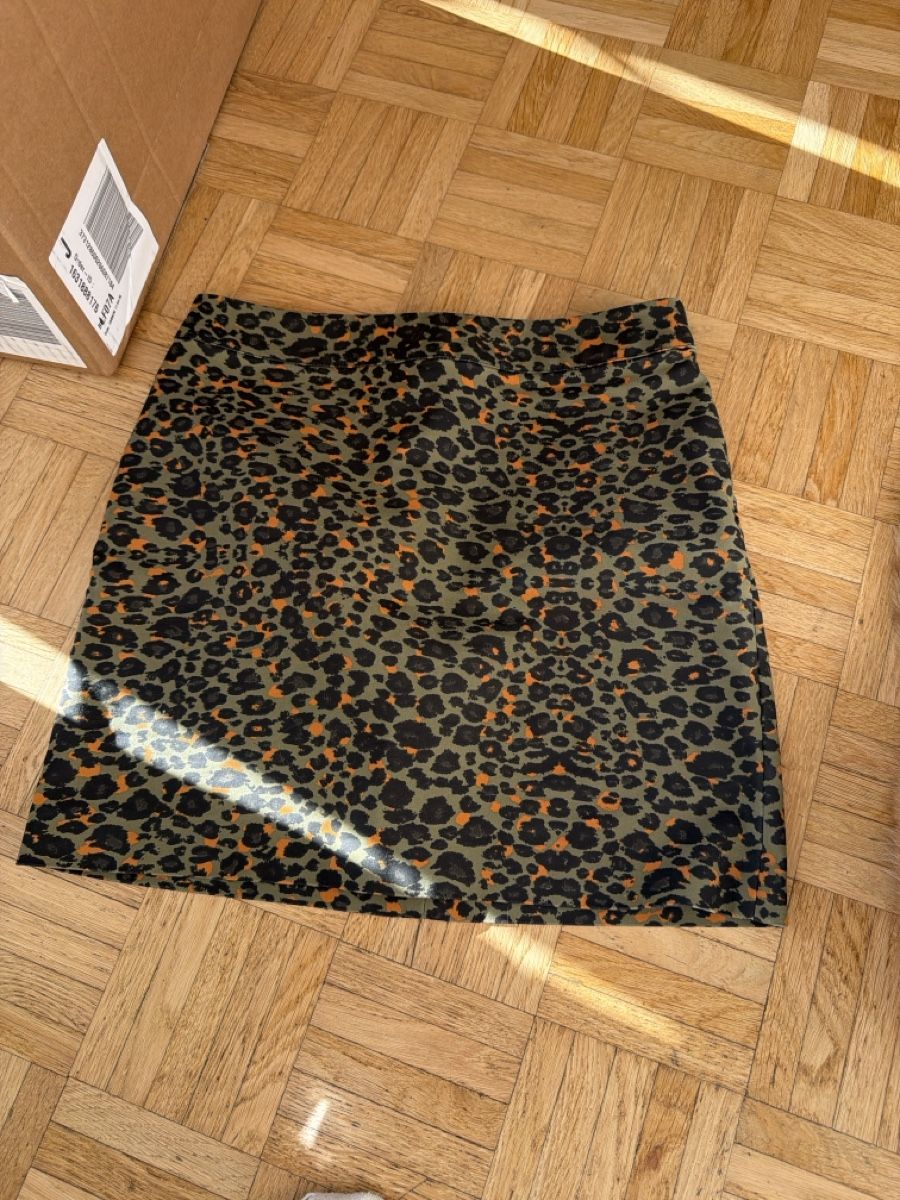 H&M Jupes: Jupe à motifs H&M – D'occasion à Le Locle par Mayd_h