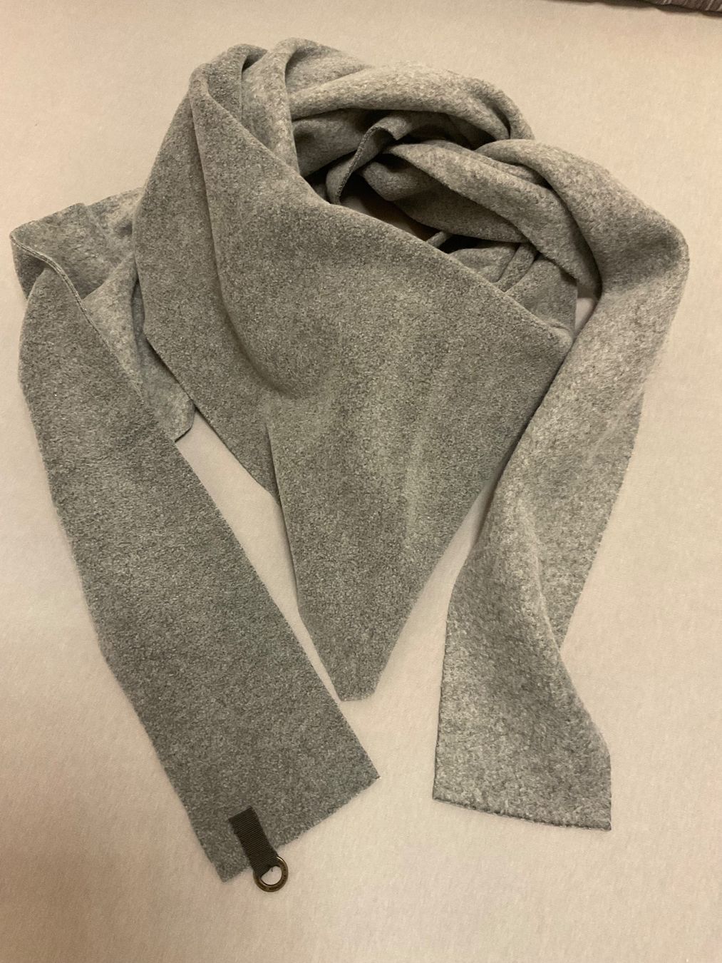 Foulard & Sciarpe: Henriette STEFFENSEN Dreieckstuch Schal grau – Nuovo (secondo la descrizione) da Scuol venduto da Lotus2020