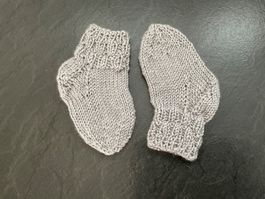Handgestrickte Baby-Söckli Bebesocken bis ca. 6 Mt.