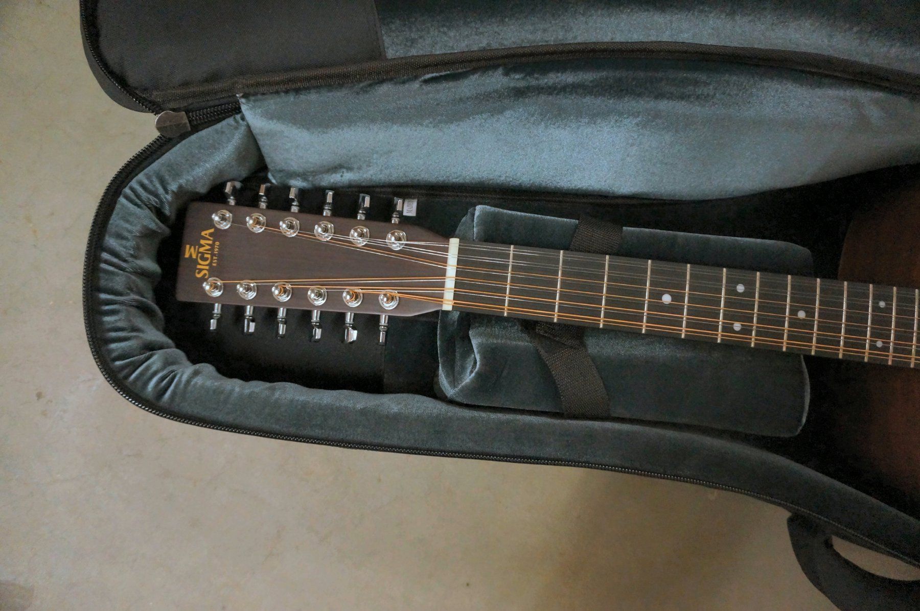 Sigma Strumenti musicali: BEAUTY Sigma Acoustic-Electric Guitar - 12-String!!!!! – Difettoso da Zofingen venduto da Rodeln 1