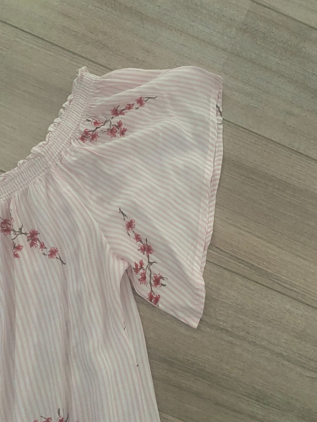 Top: Oberteil MARÉE weiss/rosa gestreift mit Blumen Gr. S – Usato da Bonstetten venduto da VCLS 2