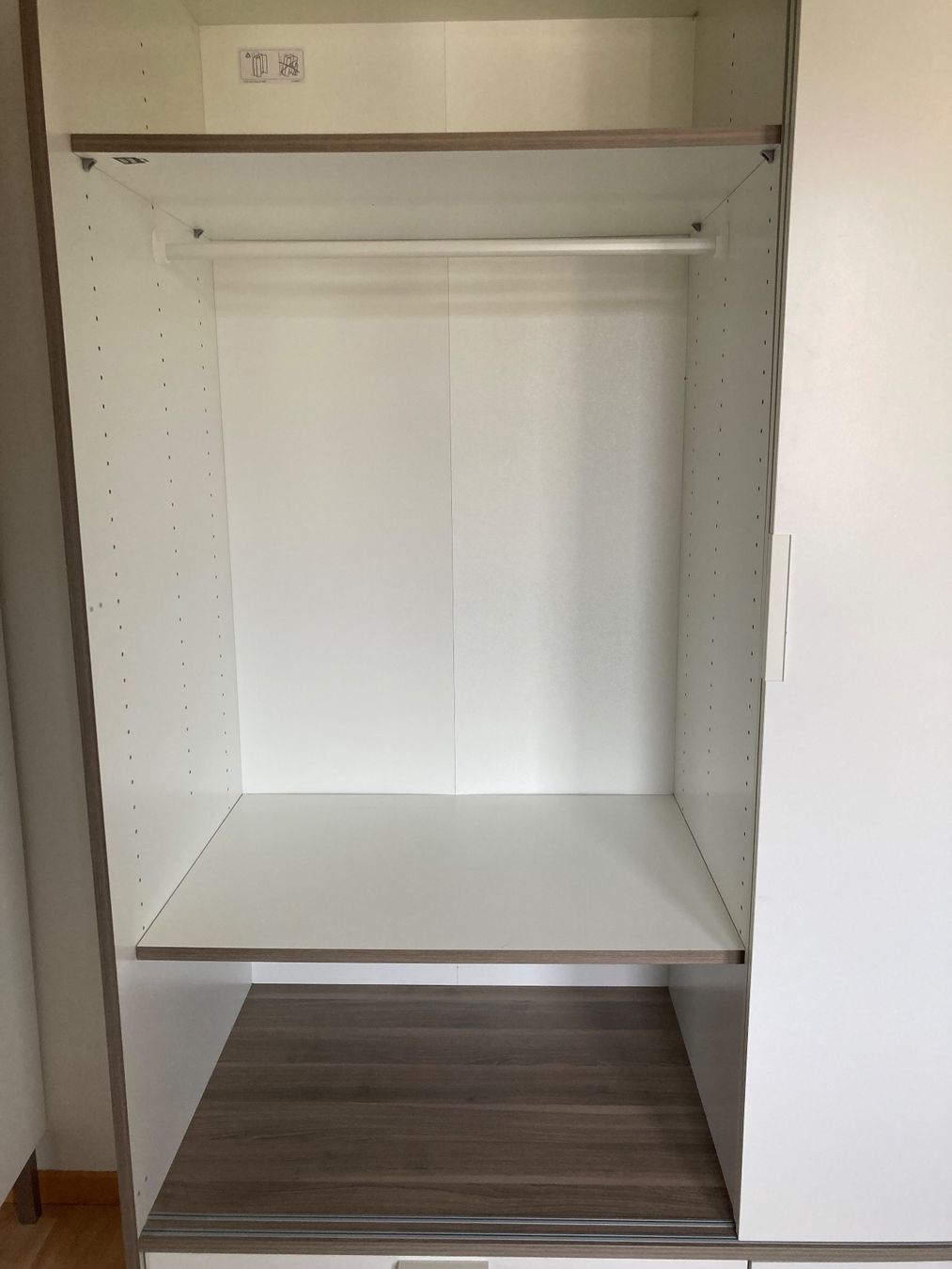 Ikea Armadi: Weisser Ikea Schrank – Usato da Zürich venduto da len_xx8f 3