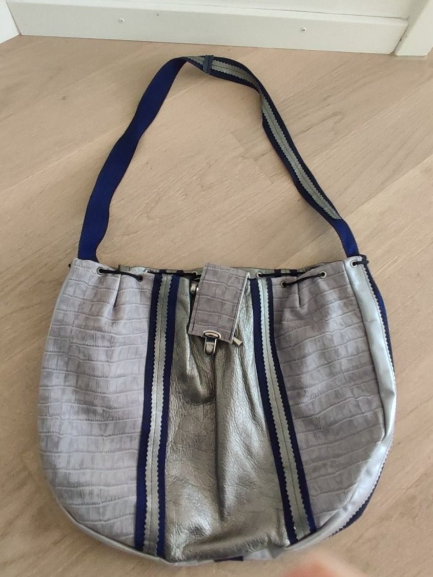 Borse da donna: Silber Leder Tasche. :) – Nuovo (secondo la descrizione) da Bellikon venduto da MellonCollieMitTwint