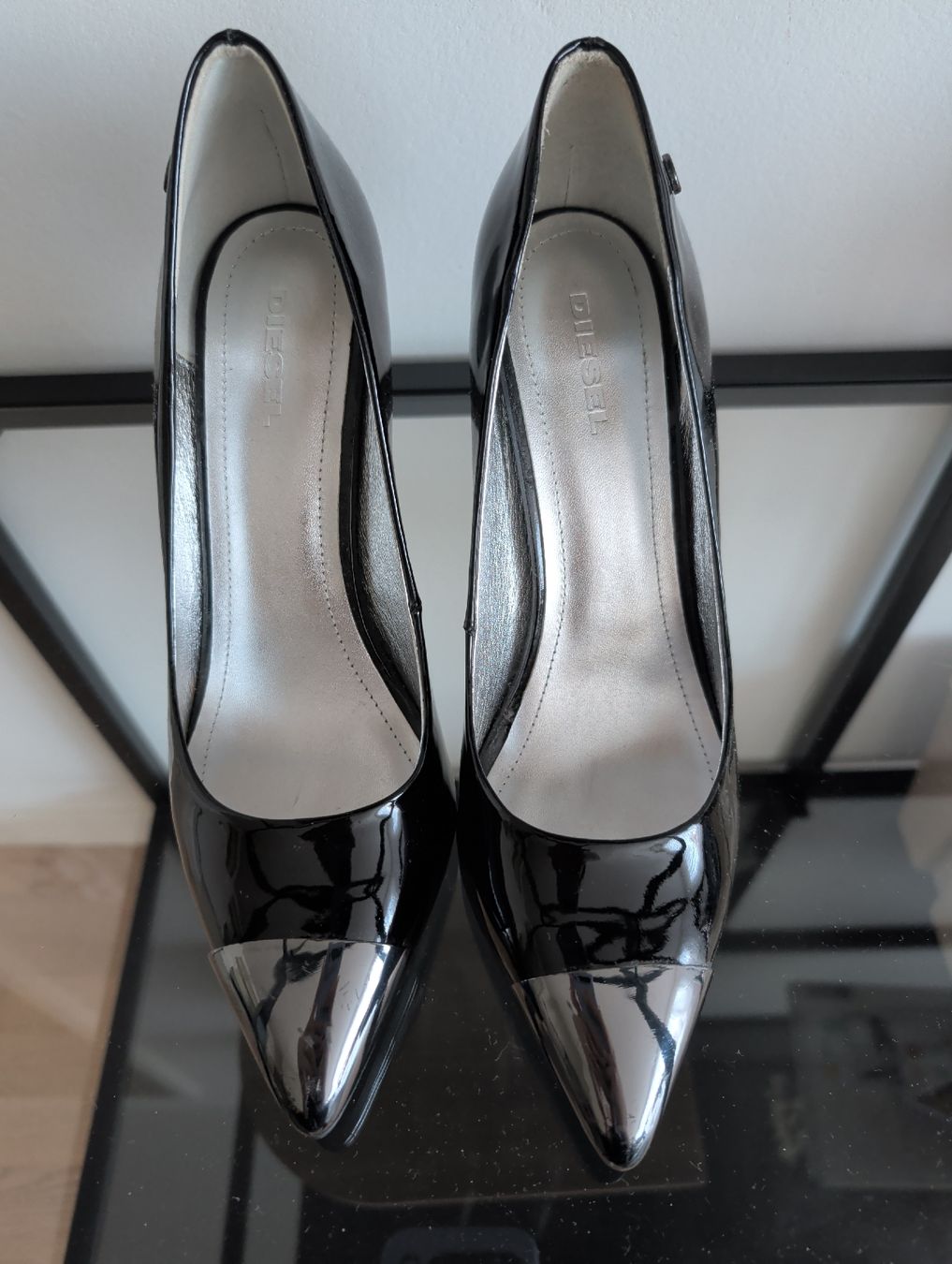 Diesel Damenschuhe: Diesel Lackleder Pumps, Schwarz, Grösse 40 – Gebraucht aus Lohn-Ammannsegg von GuessT 1