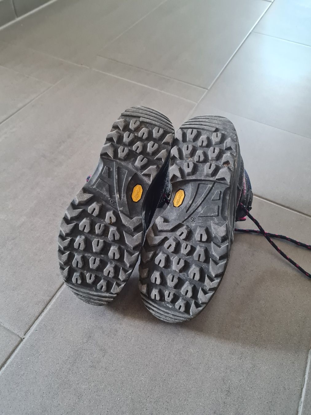Lowa Scarpe per ragazzi: Lowa Kody gr.35 – Usato da Wichtrach venduto da tinka080 1
