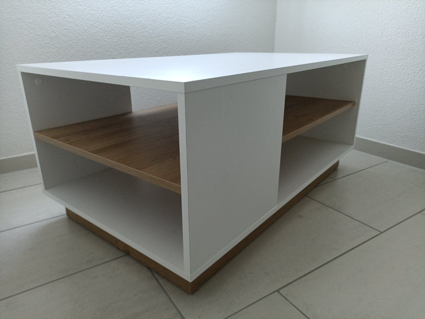 Tavoli: Weisses Couchtischli mit Ablage (Sofatisch) – Usato da Illnau venduto da steve291097 3