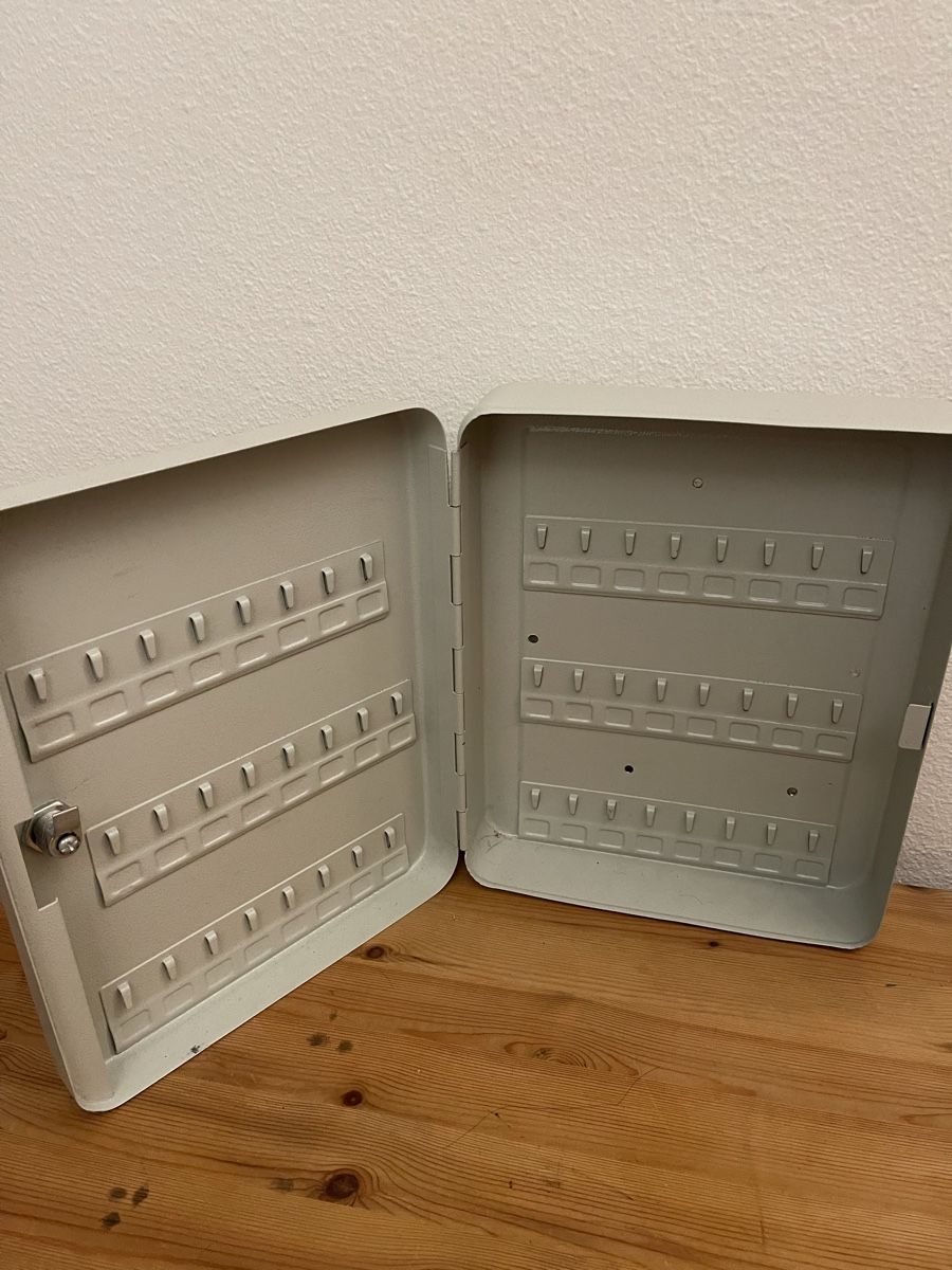 Autres articles pour la maison: Schlüsselkasten Metall abschliessbar – D'occasion à Meggen par Findarella 1