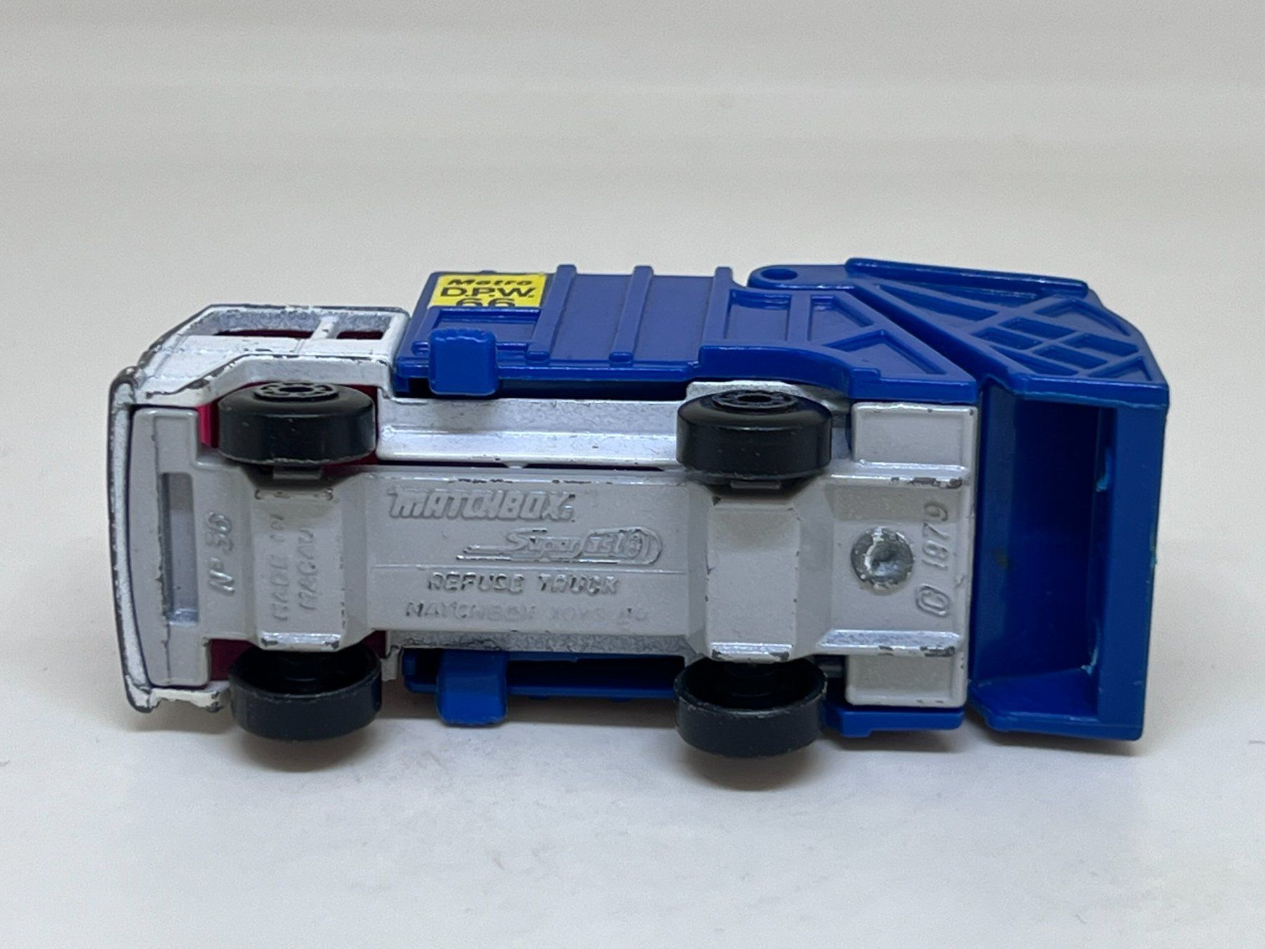Matchbox Modellini d'auto: Matchbox Refuse Truck #16 – Usato da Wildegg venduto da LaaBoutique 3