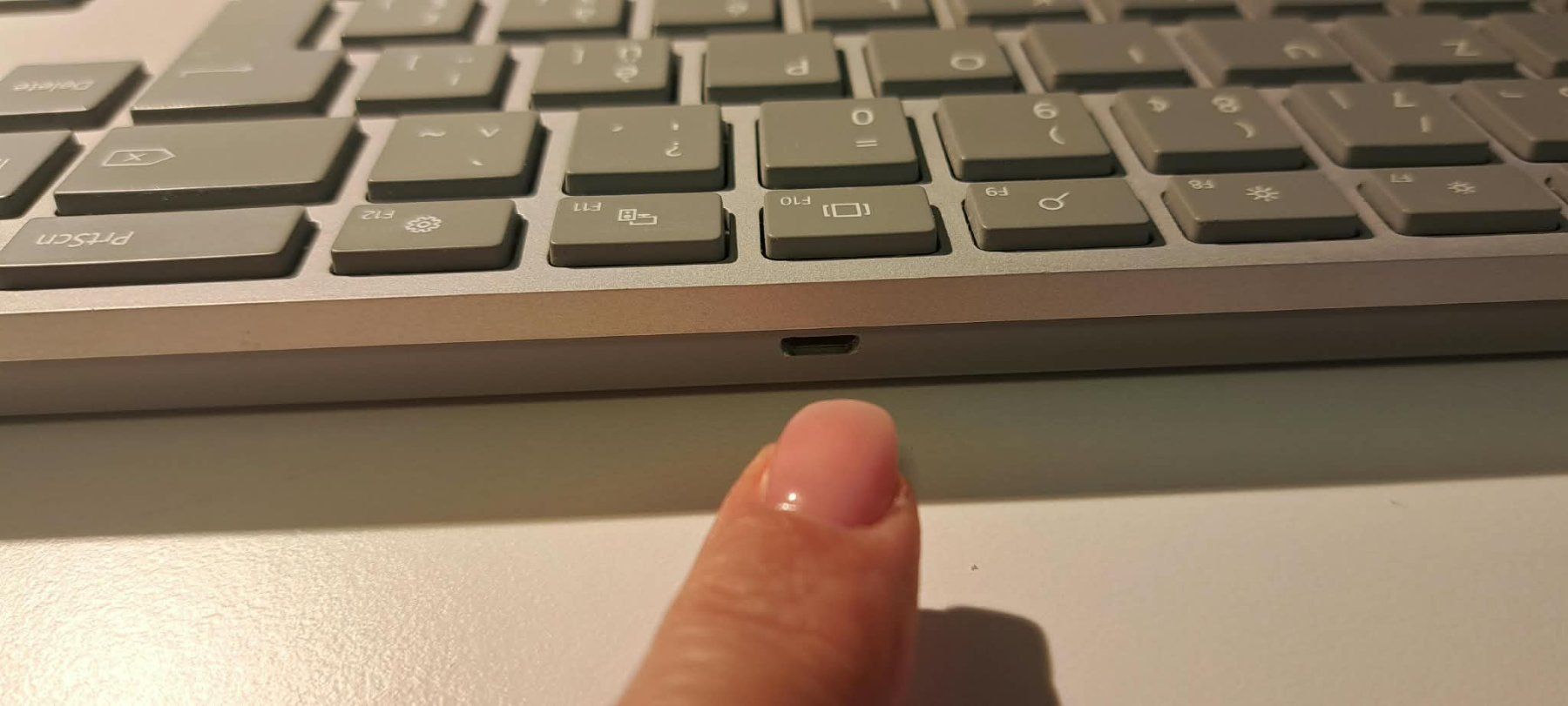 Microsoft Tastiere: Microsoft Surface Keyboard (1. Generation) inkl. Maus, Kabel – Usato da Herznach venduto da Waveriderin 5