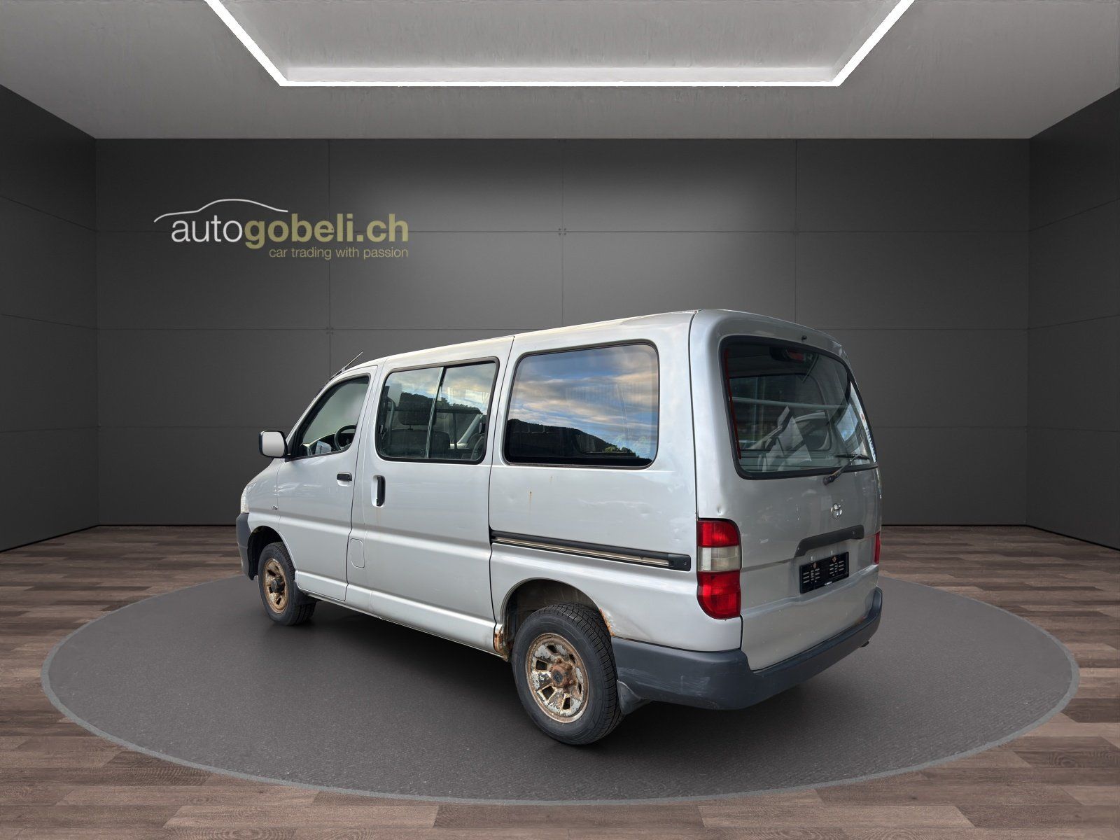 Toyota Veicoli commerciali: Toyota Hiace D-4D 4WD – Usato da Zweisimmen venduto da Auvw01 1