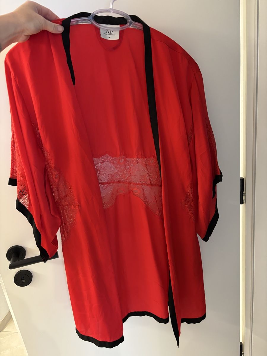 Arte internazionale: Roter Kimono mit Spitze, Grösse M – Usato da Netstal venduto da ali_x5fx