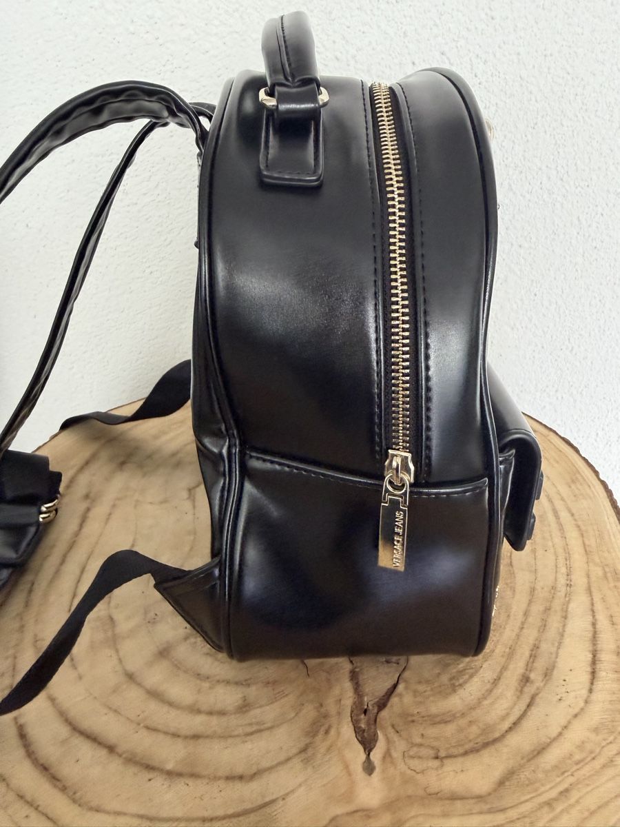 Versace Zaini: Versace Jeans Rucksack Schwarz mit Nieten  – Usato da Hägglingen venduto da Raff_Ella 2