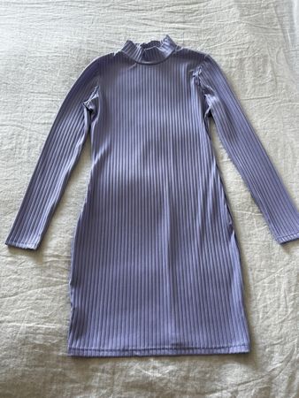 Rippstrick Kleid Flieder Grösse L neuwertig