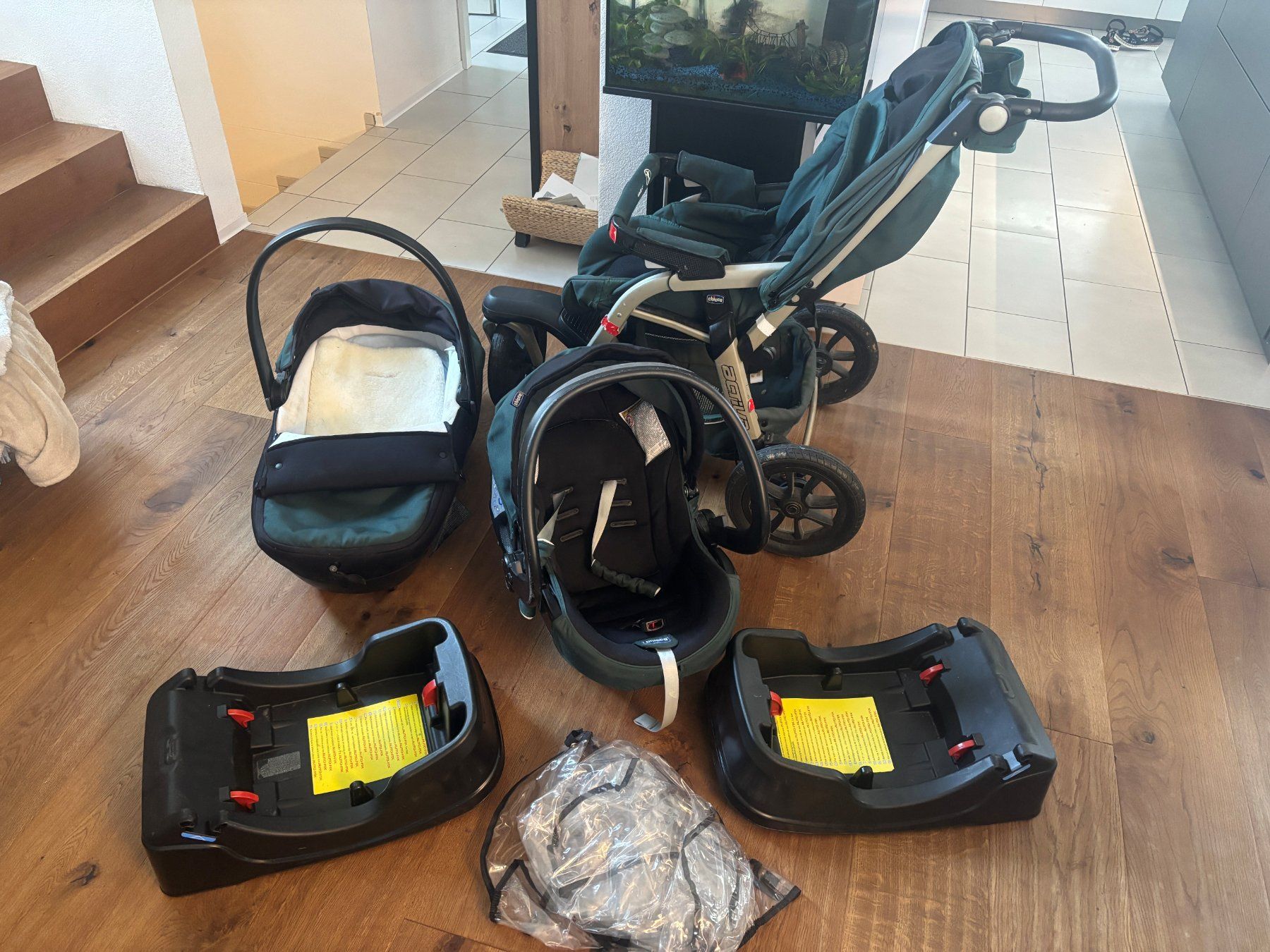 Chicco Carrozzine: Kinderwagen Set Chicco Active mit Babyschalen und Autofix – Usato da Guschelmuth venduto da Paeddu