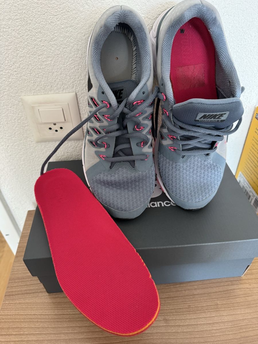 Scarpe da uomo: Nike Vomero 9 - echter Klassiker – Usato da Gattikon venduto da aniolhouse